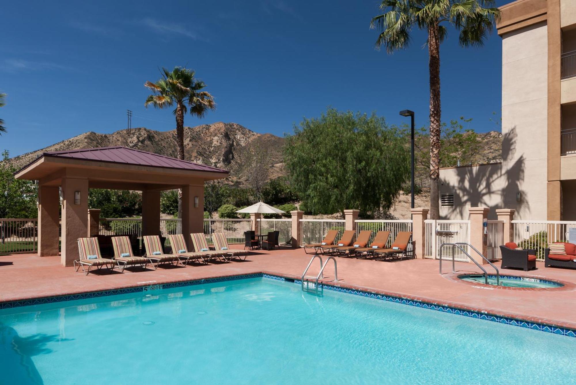 Courtyard By Marriott Santa Clarita Valencia Otel Dış mekan fotoğraf