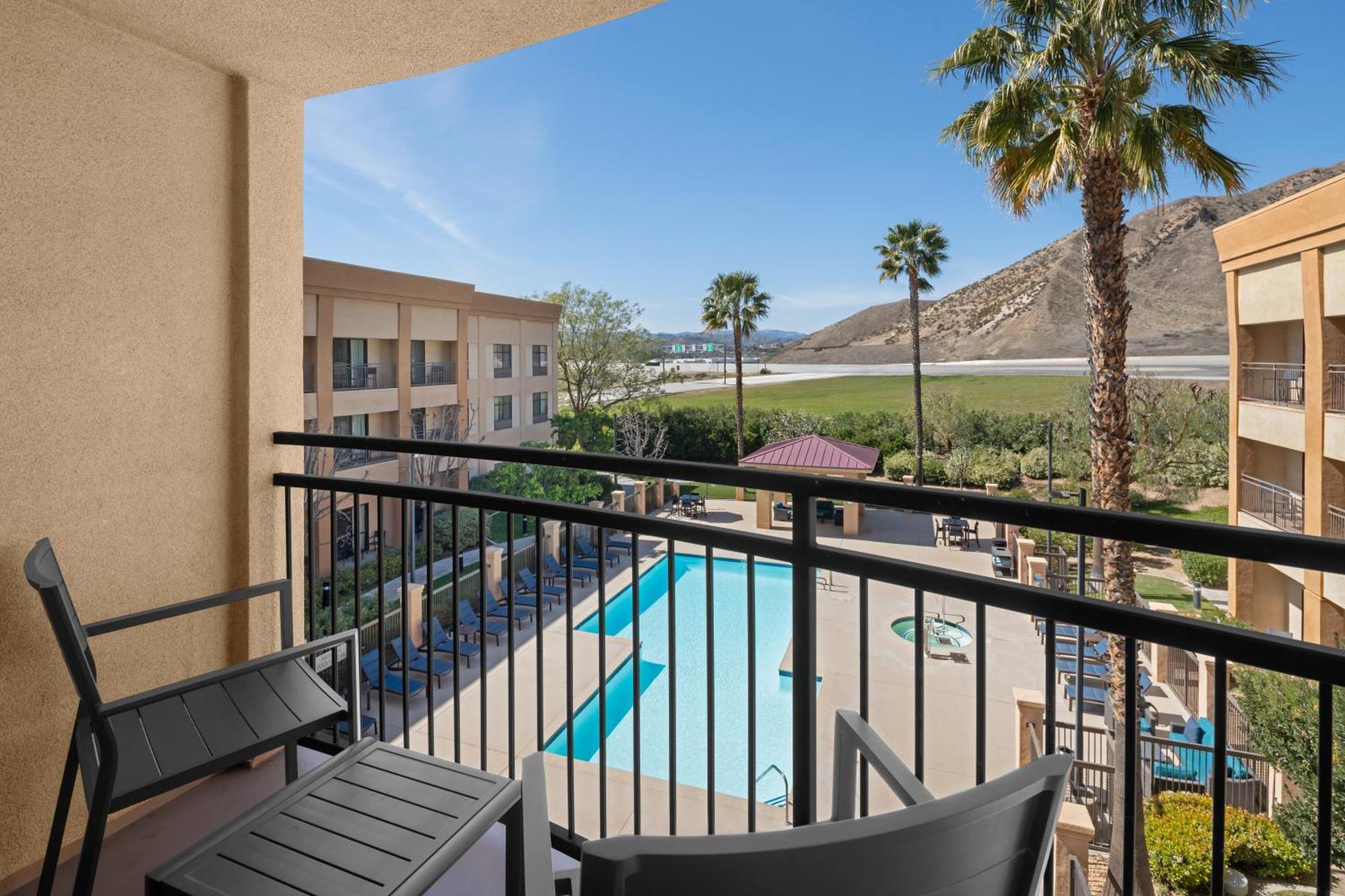 Courtyard By Marriott Santa Clarita Valencia Otel Dış mekan fotoğraf