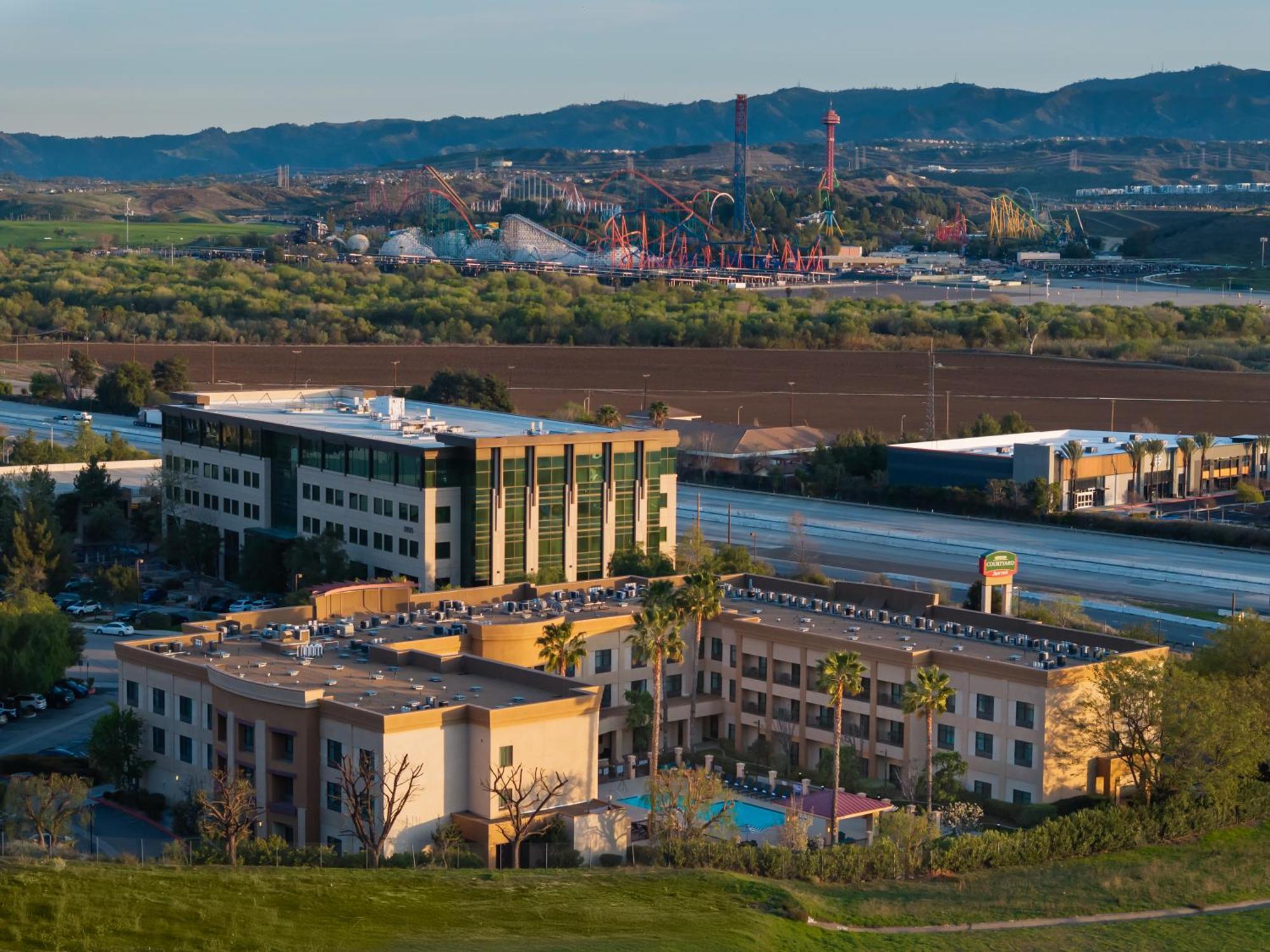 Courtyard By Marriott Santa Clarita Valencia Otel Dış mekan fotoğraf
