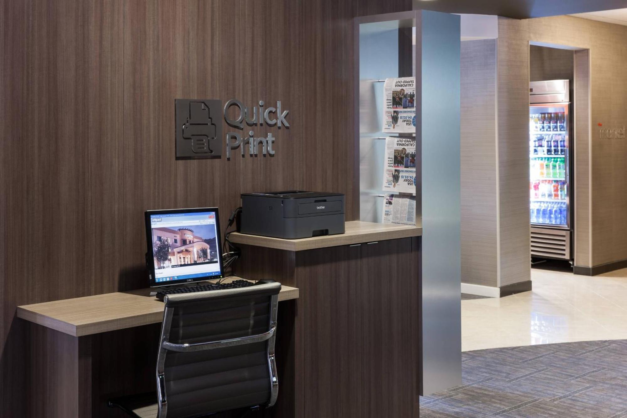 Courtyard By Marriott Santa Clarita Valencia Otel Dış mekan fotoğraf