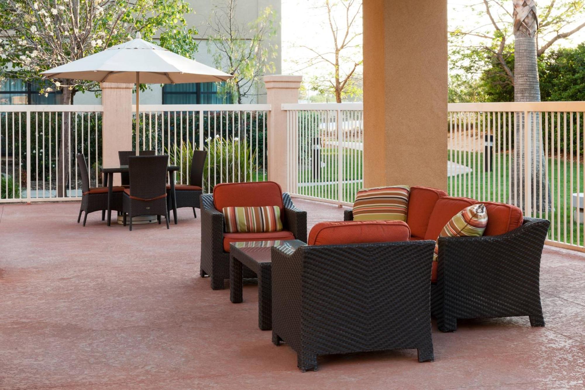 Courtyard By Marriott Santa Clarita Valencia Otel Dış mekan fotoğraf